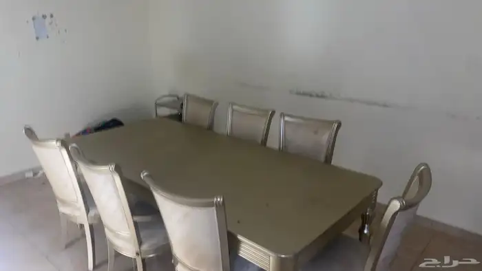 طاولة طعام معاها 7 كراسي 2