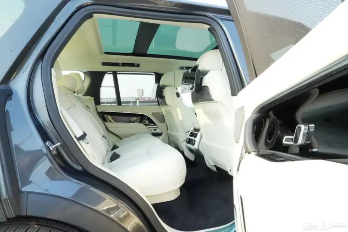 2025 Range Rover Autobiography P530 V8 جديد اصفار 9