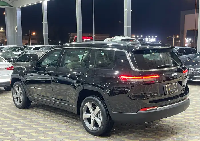 جيب جراند شيروكي 2021 - لمتيد لارج نظيف جدا 4