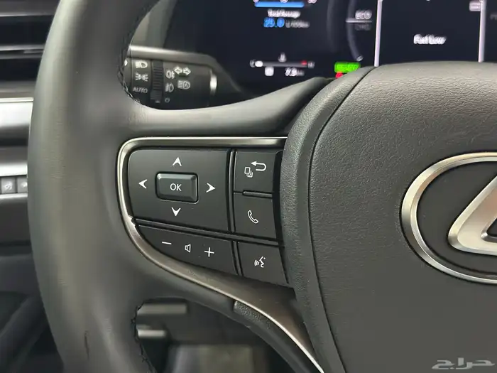 لكزس م UX 2024 6