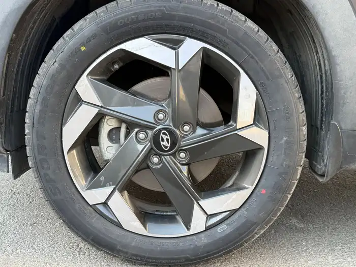 هونداي جراند كاريتا 2024 سبعة 7 راكب بحالة الوكالة مالك أول 20