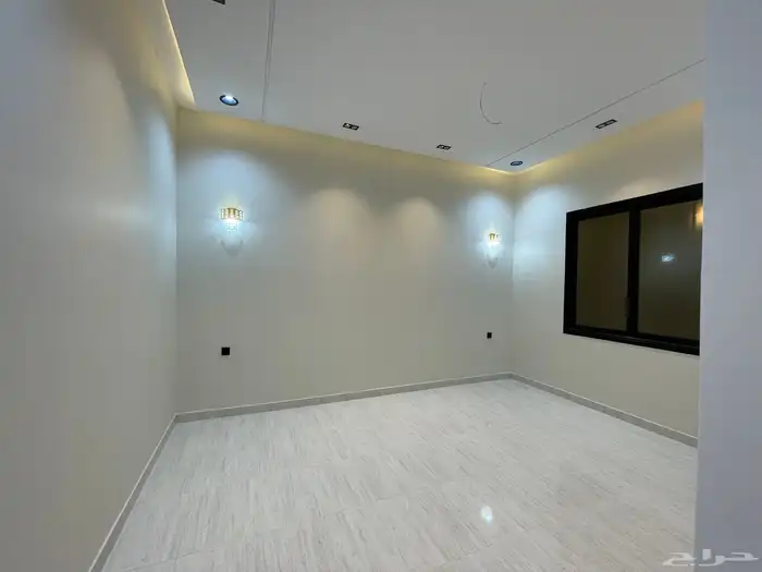 للبيع شقه دور أرضي مع حوش وبايكه وسط الخدمات خميس مشيط 10