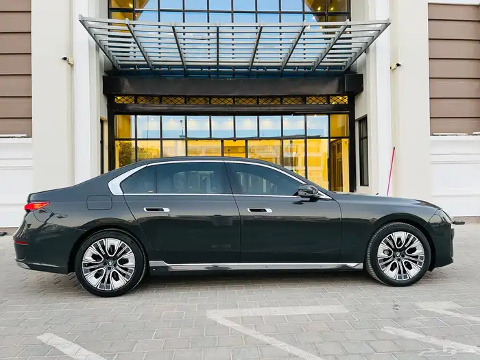 BMW 735Li 2023 الناغي 9