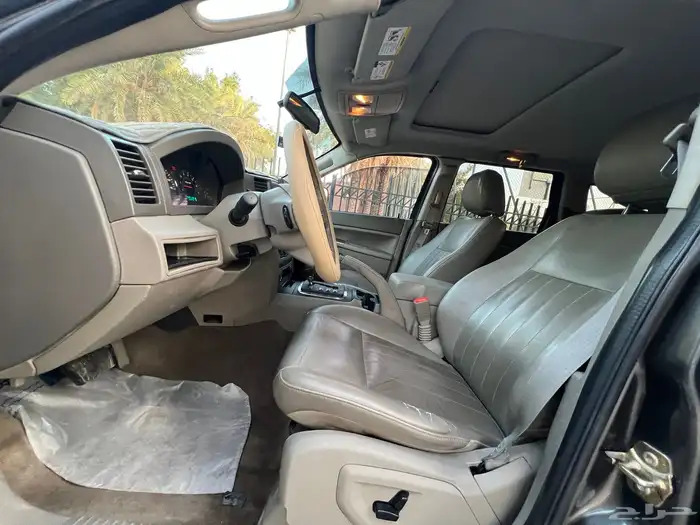 جيب شروكي 2005 فل V8 14