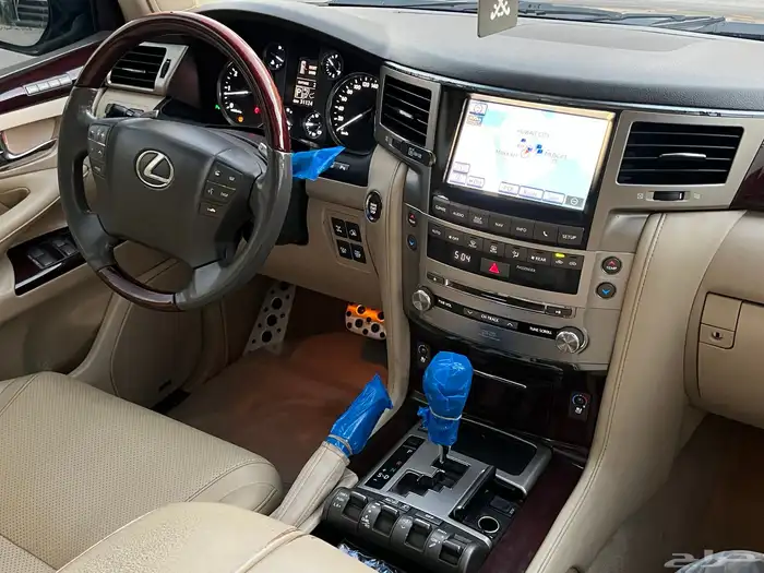 لكزس LX570 2015 (بحالة ممتازة) 15