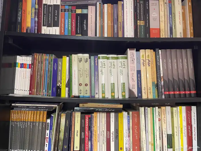 للبيع مكتبة كتب متنوعة بحالة ممتازة (جملة) 7