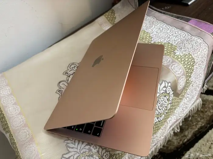 ماك بوك للبيع ذهبي بصمه i5 1