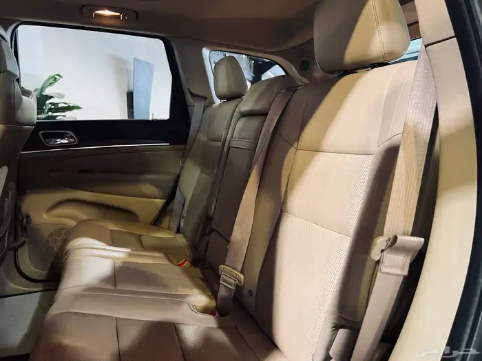 شيروكي لميتيد 2015 بحاله ممتازه V8 8