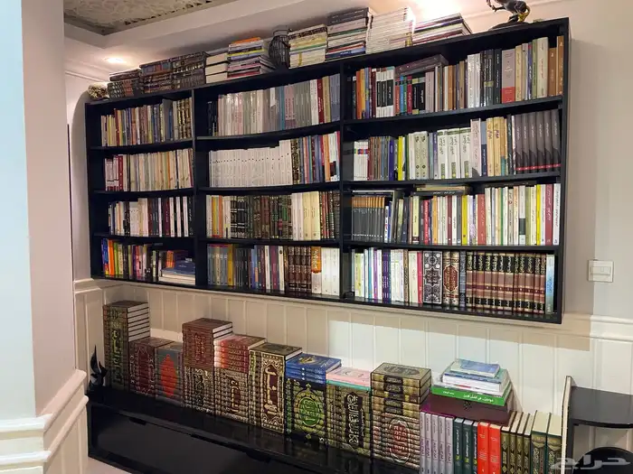 للبيع مكتبة كتب متنوعة بحالة ممتازة (لكامل المكتبة) 0
