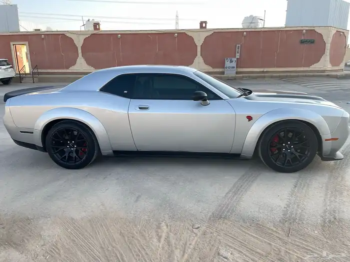 تشالنجر 2010 srt محول إلى 2023 خارجي 6