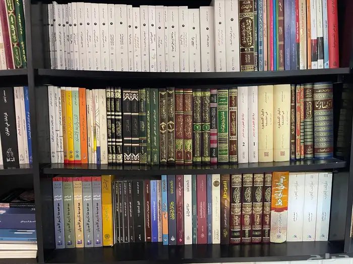 للبيع مكتبة كتب متنوعة بحالة ممتازة (لكامل المكتبة) 14
