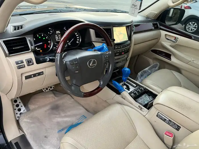 لكزس LX570 2015 (بحالة ممتازة) 9