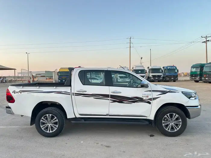 تويوتا هايلوكس 2022 ديزل دبل فل كامل سعودي بصمه 3