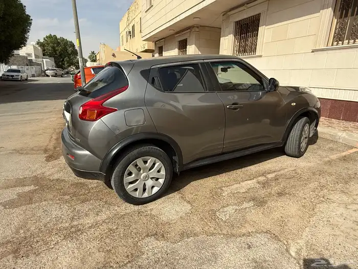 سيارة نيسان جوك نظيفه ممشى خفيف 2