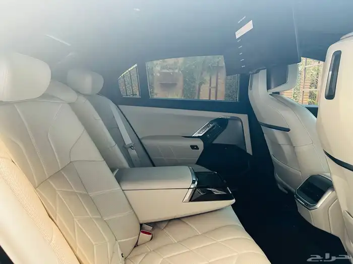 BMW 735Li 2023 الناغي 40