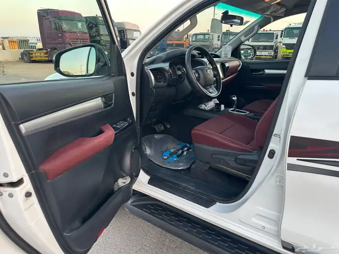 تويوتا هايلوكس 2022 ديزل دبل فل كامل سعودي بصمه 19