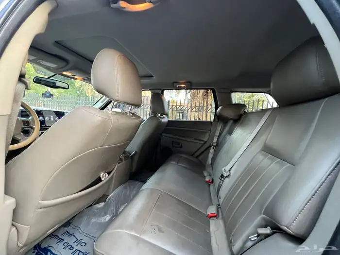 جيب شروكي 2005 فل V8 15