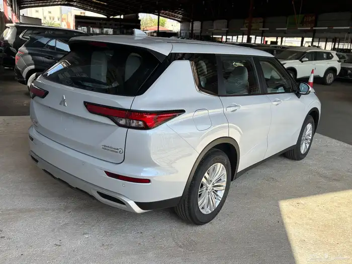 اوتلاندر 5 راكب و7 راكب موديل 2025 1