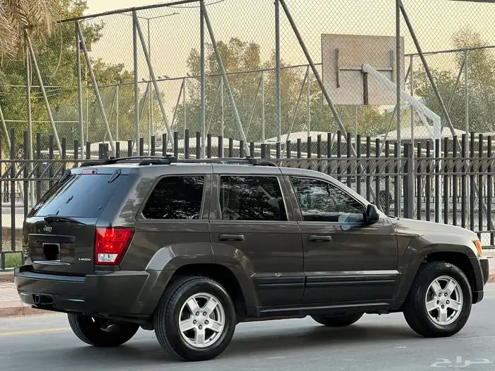 جيب شروكي 2005 فل V8 2