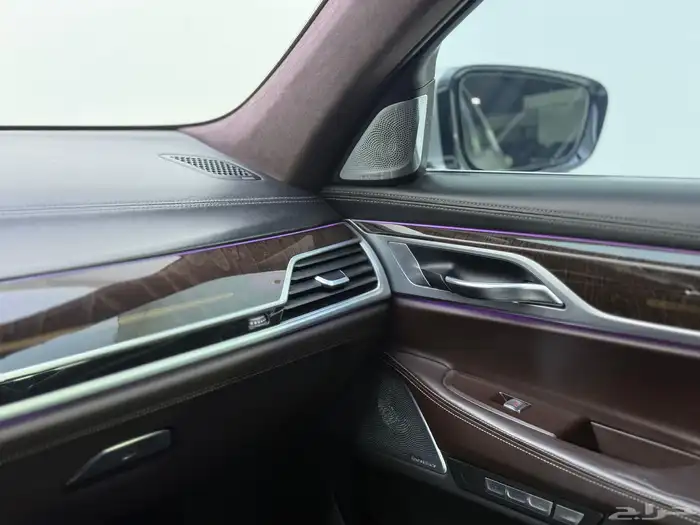 بي ام دبليو 750Li 8