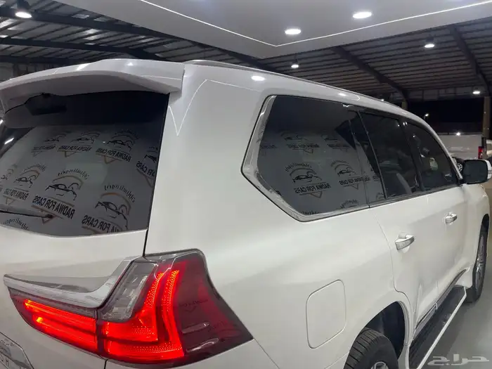 لكزس ال اكس 2016 نظيف داخلي بيج 17