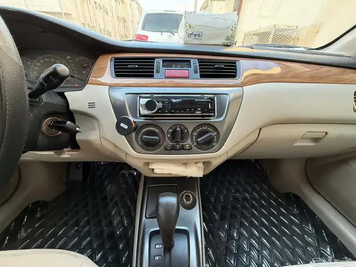 ميتسوبيشي لانسر بومة 2008 5