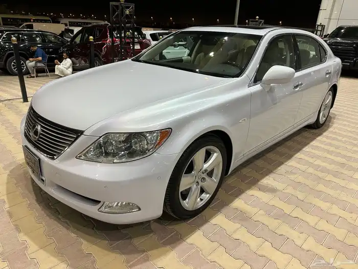 لكزس LS460 موديل 2008 فل كامل نظيف 1
