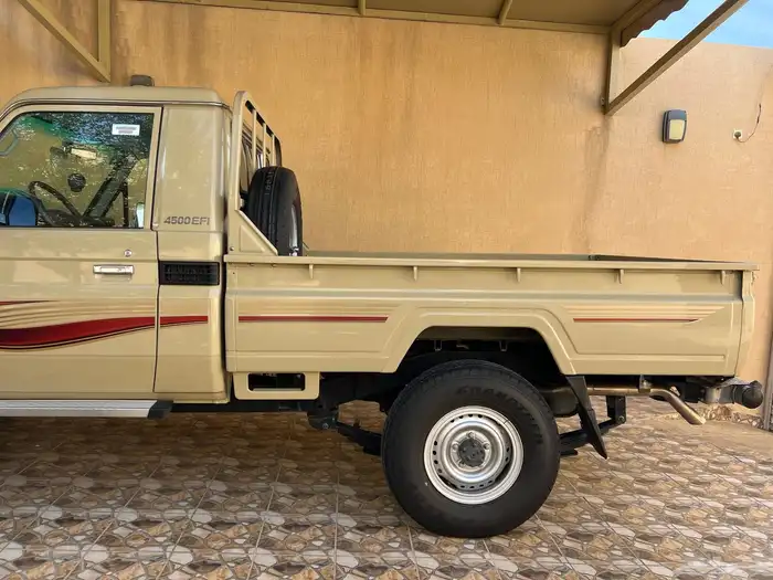 جيب شاص المديل 2009 مخزن بريمي 11 ريشه ونش دفلوك 15