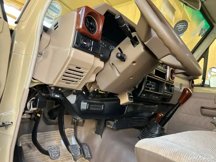 جيب شاص المديل 2009 مخزن بريمي 11 ريشه ونش دفلوك 52