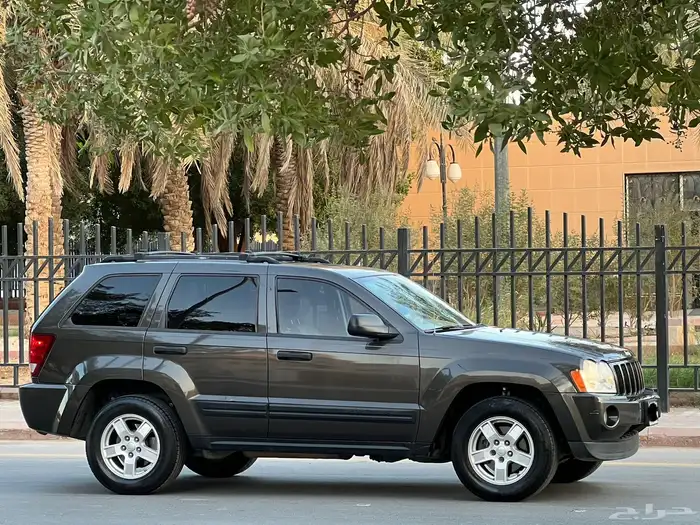 جيب شروكي 2005 فل V8 5