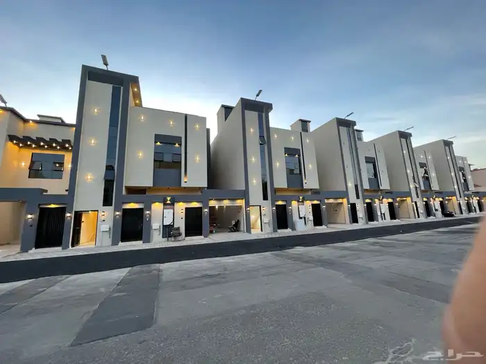 للبيع شقه دور أرضي مع حوش وبايكه وسط الخدمات خميس مشيط 0