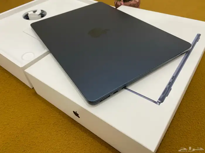 ماك بوك اير M4 نفس الجديد ضمان جرير 10