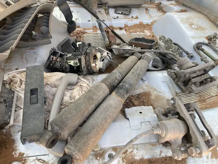 قطع غيار تشليح نيسان اكستيرا 2012 4