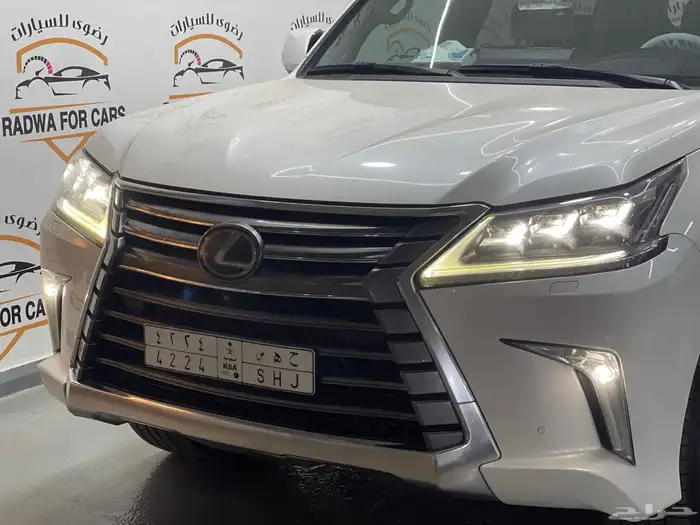 لكزس ال اكس 2016 نظيف داخلي بيج 4