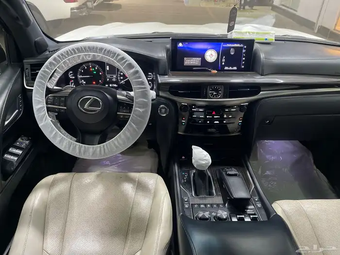 لكزس ال اكس 2016 نظيف داخلي بيج 15
