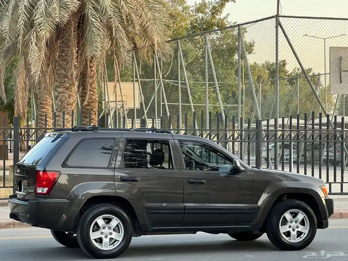 جيب شروكي 2005 فل V8 3