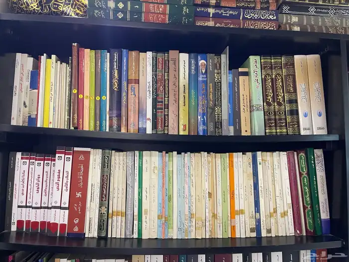 للبيع مكتبة كتب متنوعة بحالة ممتازة (جملة) 18