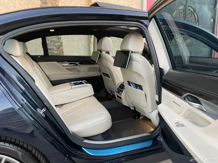 بي ام دبليو Li730 - 2019 فل كامل بحالة الوكالة 21