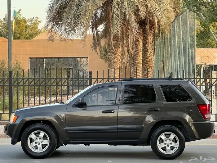 جيب شروكي 2005 فل V8 7