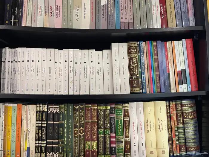 للبيع مكتبة كتب متنوعة بحالة ممتازة (جملة) 13