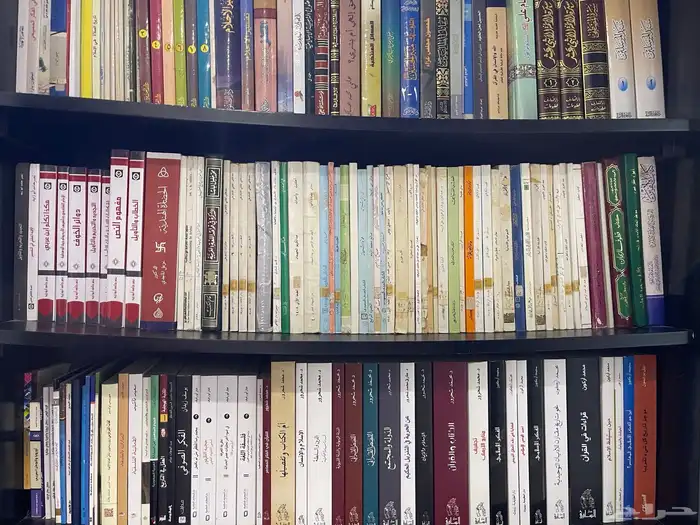 للبيع مكتبة كتب متنوعة بحالة ممتازة (جملة) 17