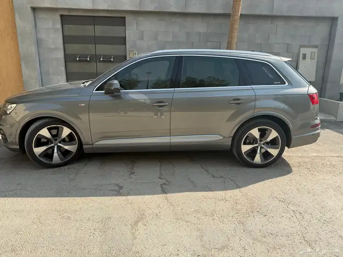أودي Q7 فل كامل 12