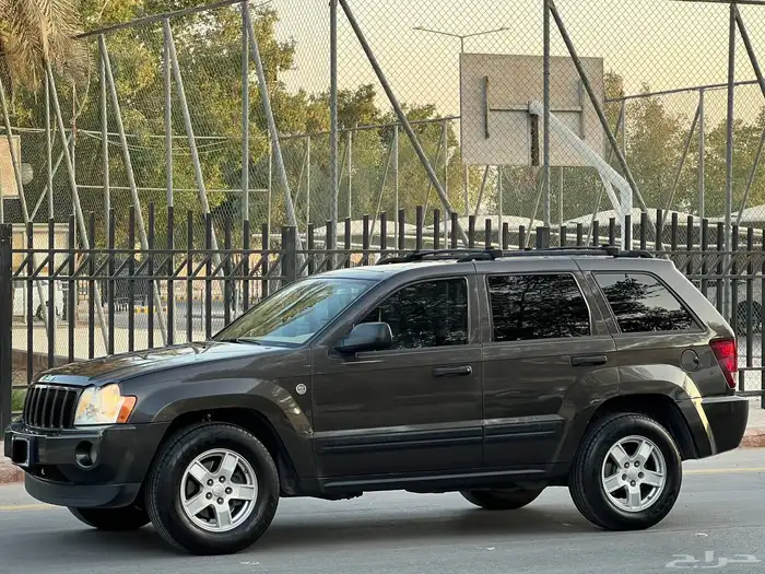 جيب شروكي 2005 فل V8 6