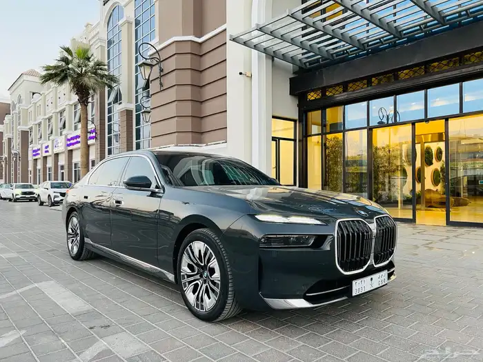 BMW 735Li 2023 الناغي 8