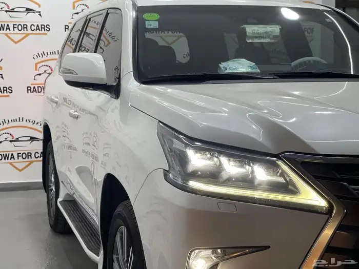 لكزس ال اكس 2016 نظيف داخلي بيج 3