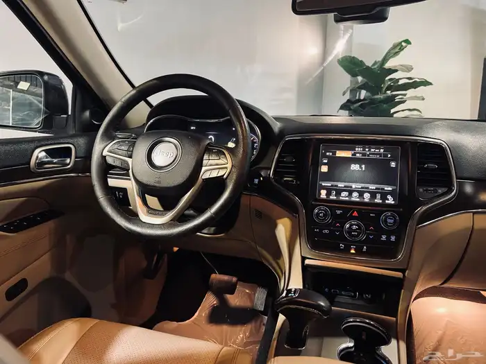 شيروكي لميتيد 2015 بحاله ممتازه V8 15