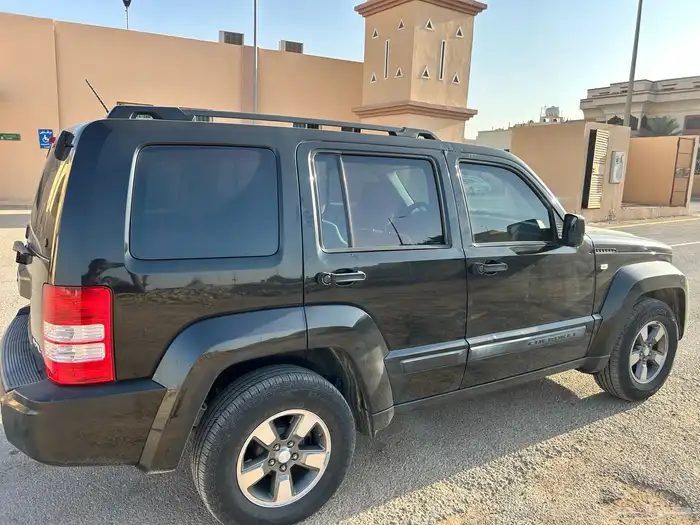 جيب شروكي لبيرتي2008 0