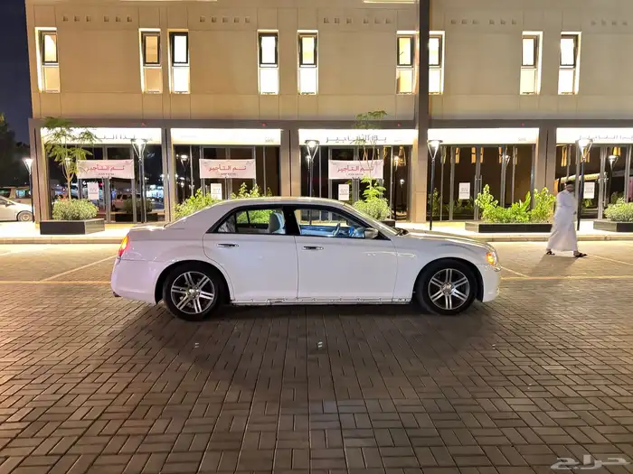 كلايسلر C300 للبيع 8 سلندر 4