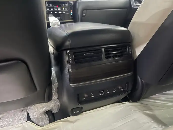 لكزس ال اكس 2016 نظيف داخلي بيج 16