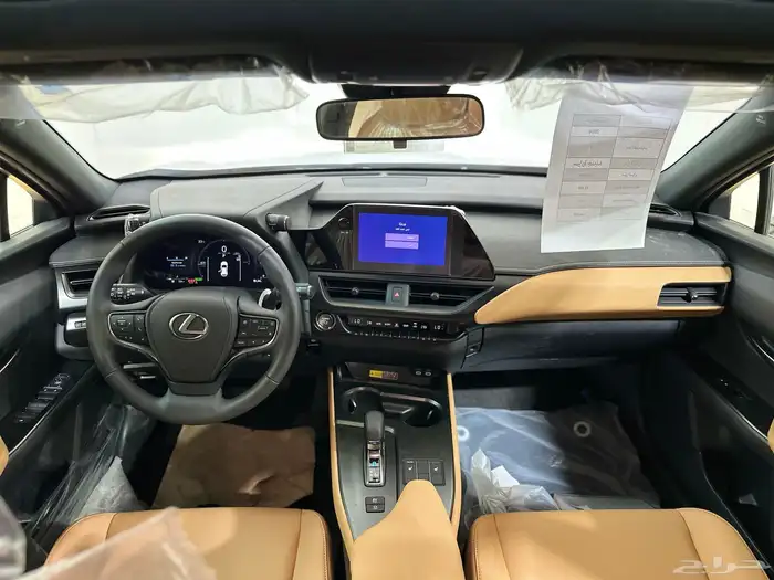 لكزس م UX 2024 13
